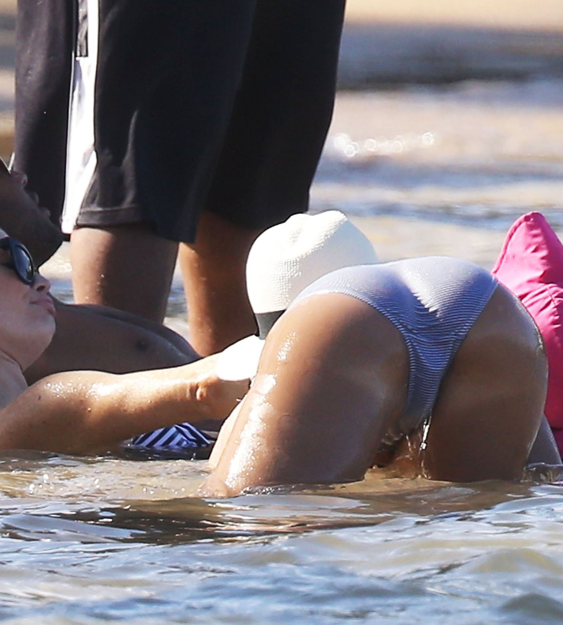 Jessica Alba Sexy Bikini Photos