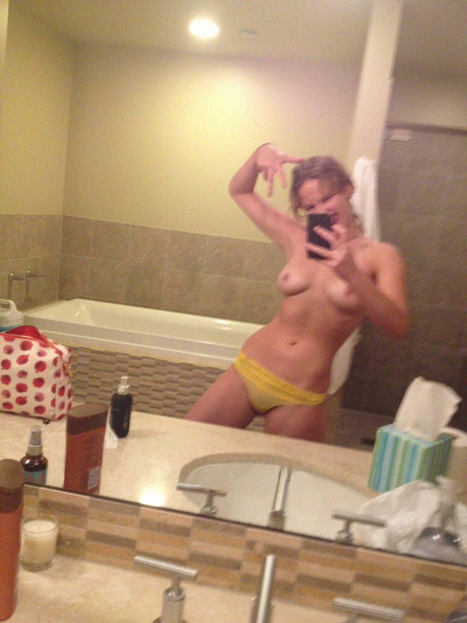 Jennifer Lawrence Leaked Photos