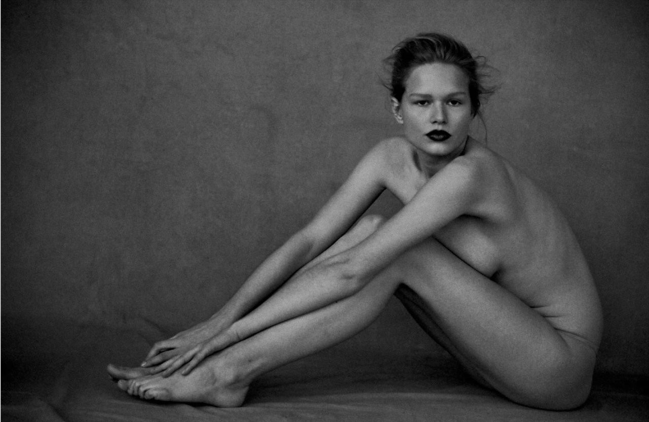 Anna Ewers Naked