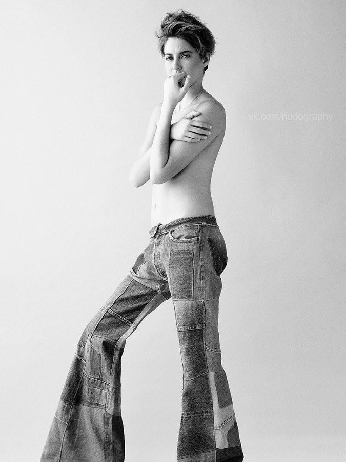 Shailene Woodley Topless
